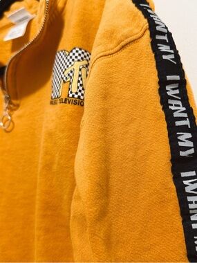 MTV Retro Style Pullover Quarter-Zip Youth Large